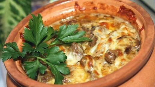 Горшочки в духовке с курицей и картошкой и грибами
