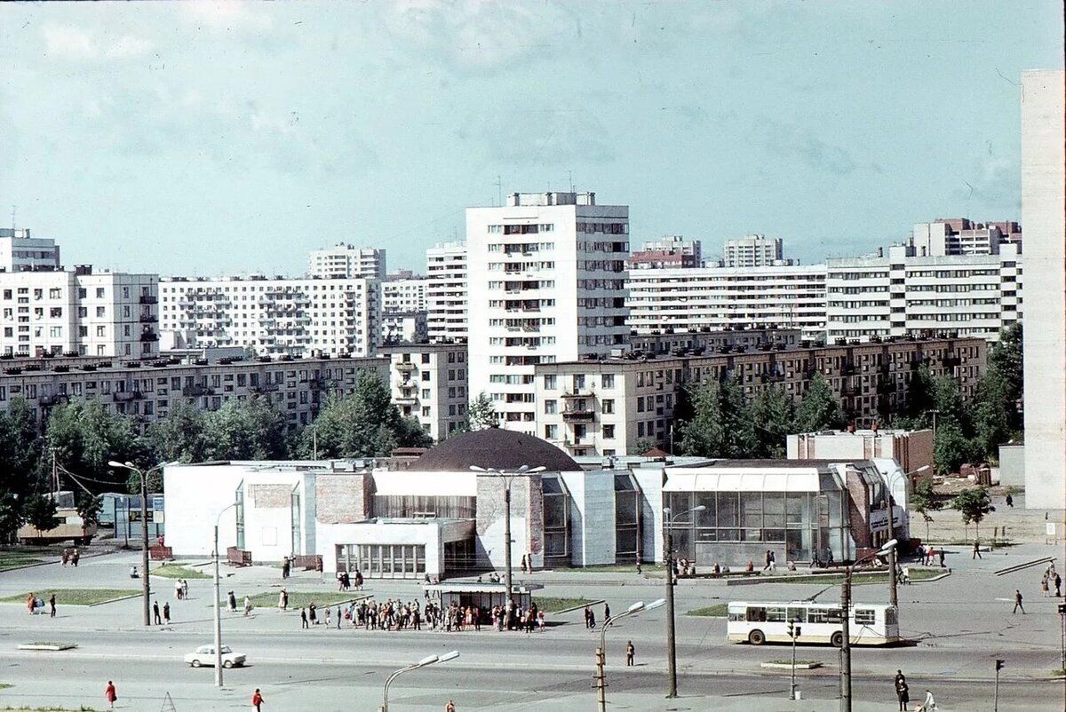 Метро академическая спб