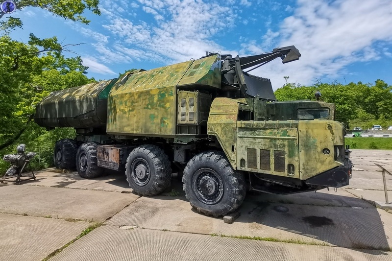 Береговой ракетный комплекс "Рубеж" и лёгкая бронетехника на острове Русский у "Ворошиловской" батареи