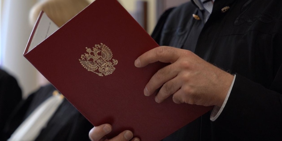 На лиц, приобретших гражданство в порядке регистрации, не распространяются положения подп. «а» п. 2 ч. 1 ст. 22 ФЗ «О гражданстве РФ»