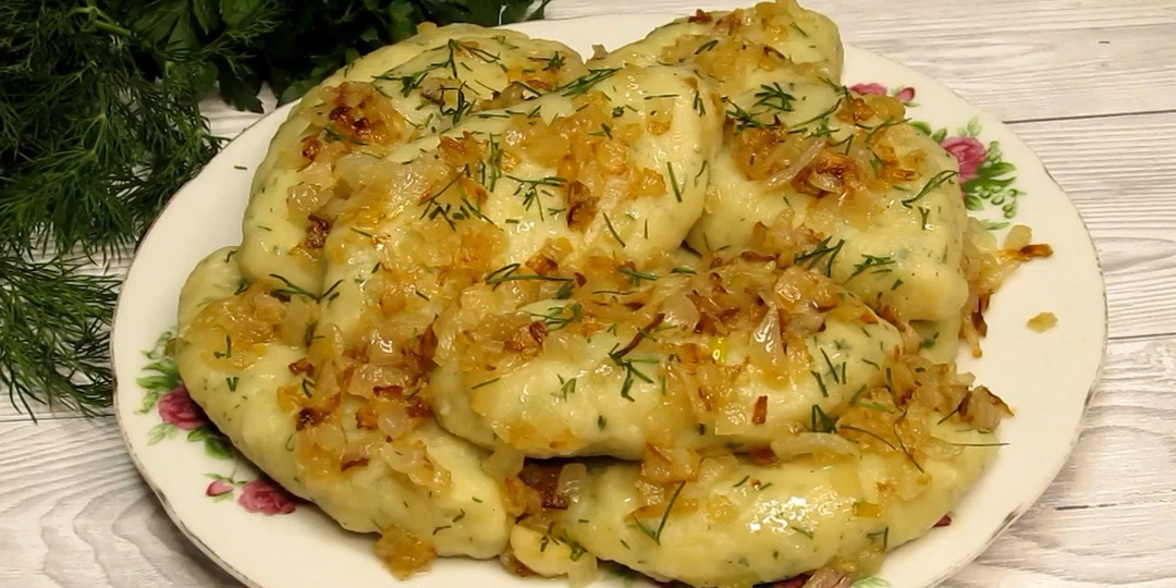 Цеппелины - многие считают их наивкуснейшими в мире. Очень-очень вкусно и доступно.