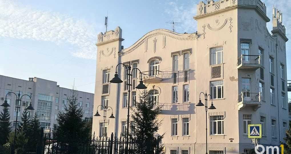 В Омске на фасаде депкульта установят скульптуру с огнем внутри