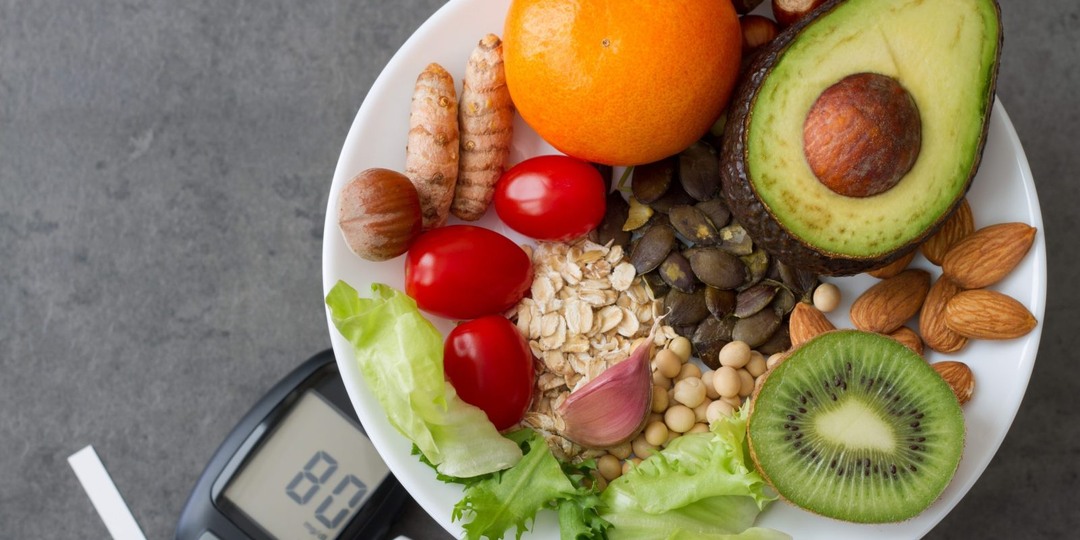 Диабет и тарелка: что на самом деле можно есть, а от чего лучше отказаться