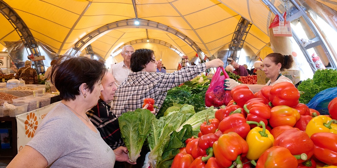 Фермерская продукция, социальные ряды и безналичный расчёт: в Сочи оценили работу муниципальных ярмарок