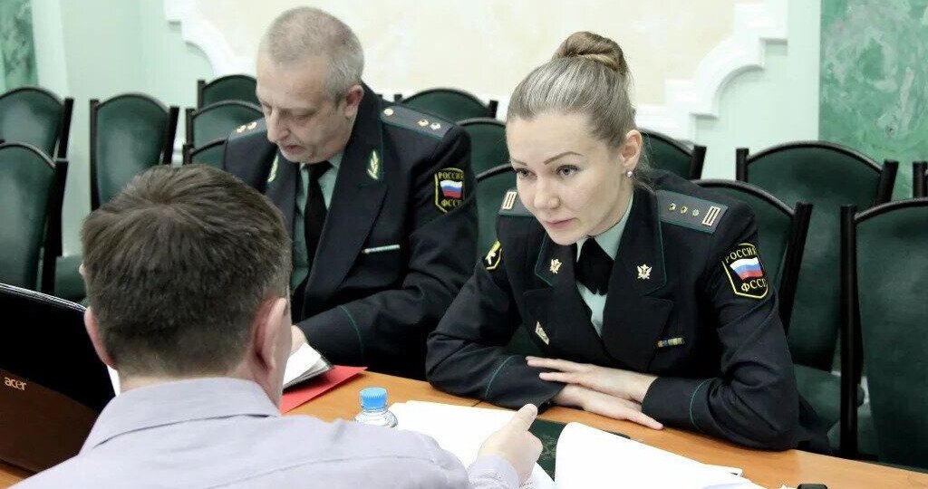 Пристав вызвал через Госуслуги: нужно ли идти и что будет за неявку