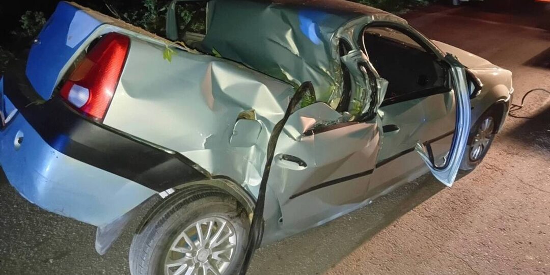 Девушка на Renault и её 19-летняя пассажирка чуть не погибли в ДТП под Карачевом