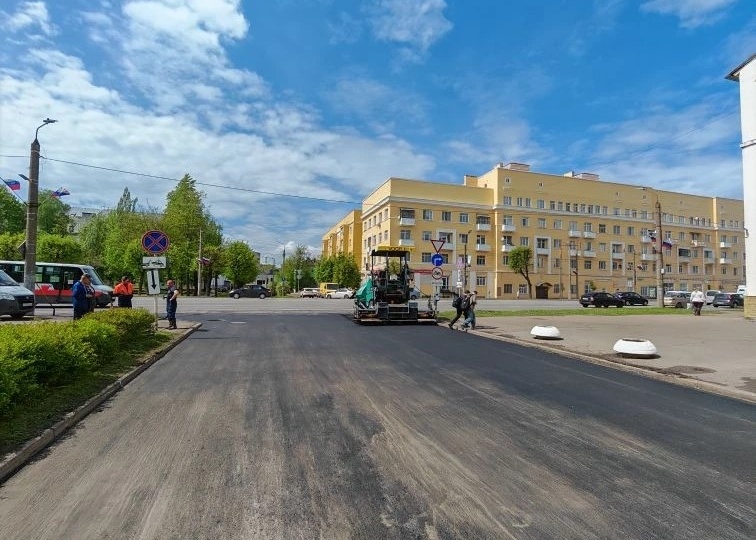В Смоленске обновили проезд к отделу МВД и суду