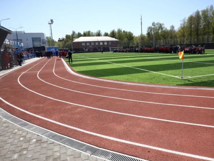 Футбольный стадион регионального уровня открылся на ОбьГЭСе