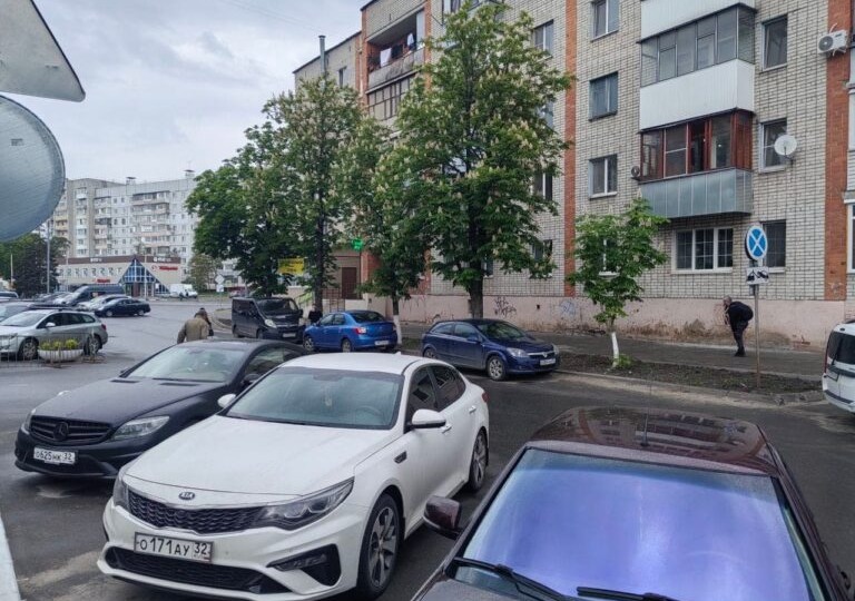 В Брянске народный мститель навёл страха на водителей у горбольницы №1