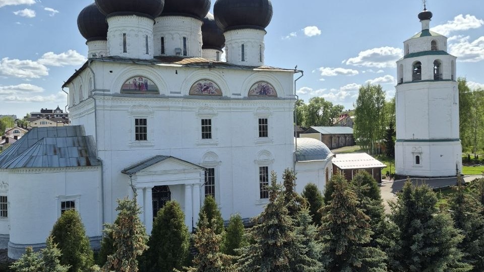 Сегодня для кировских экскурсоводов, а если кто не знал, то я аттестованный гид, провели экскурсию по Трифонову монастырю