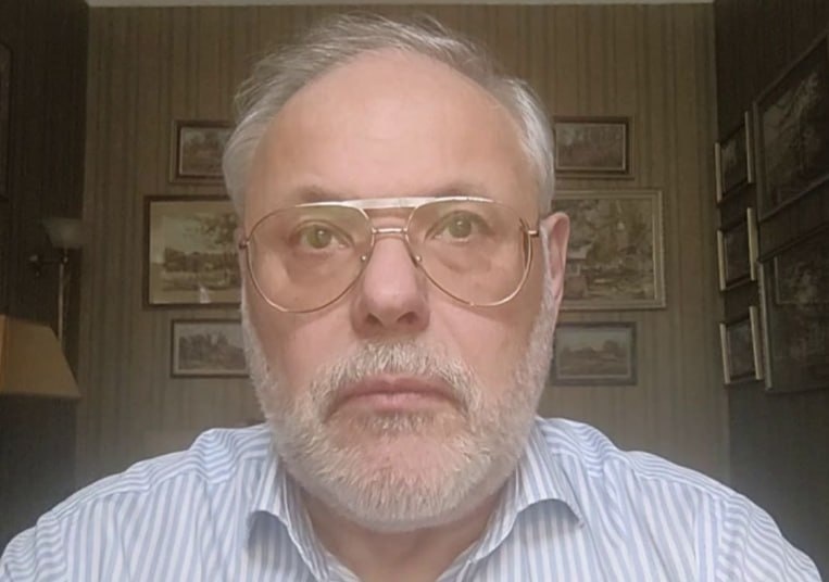 «Помогли те, кому он воровал»: Хазин раскрыл, как замминистра Буцаев сумел свободно бежать в США перед уголовкой
