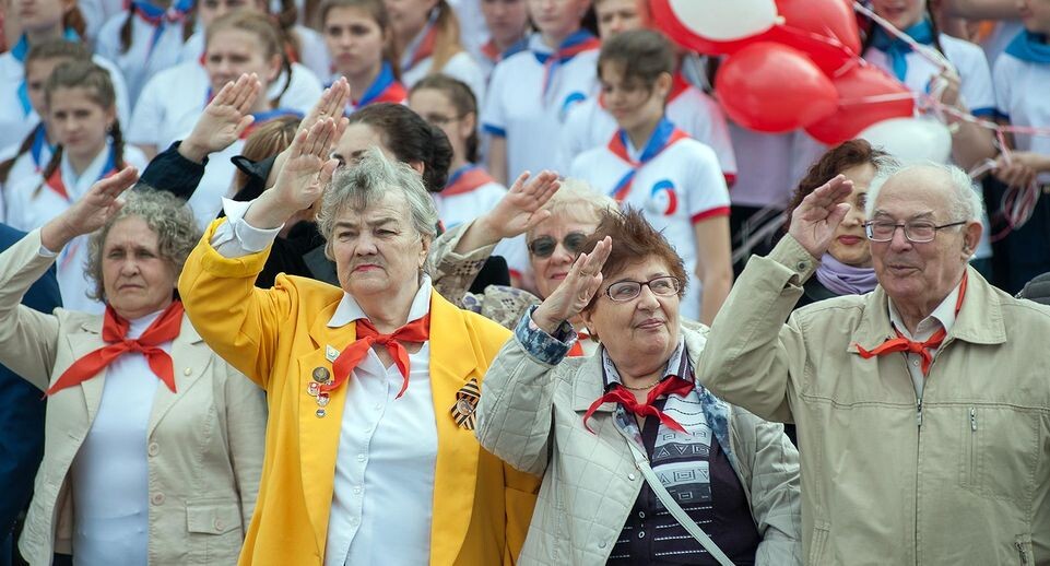 Как повяжешь галстук, береги его. 104 года со дня рождения пионерии