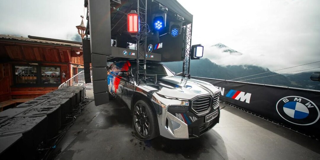 В BMW установили диджейский пульт на роскошный XM