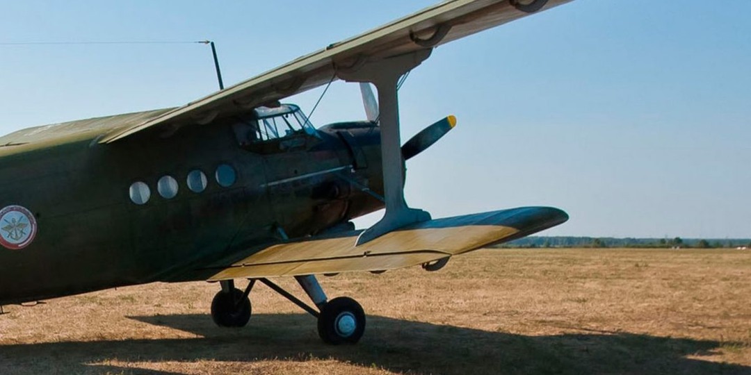 Ан-2 совершил экстренную посадку в лесу в Якутии и загорелся
