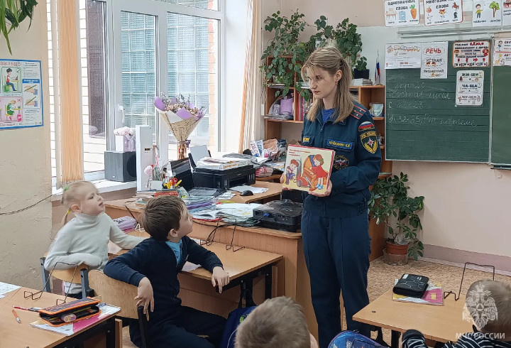 Первоклассникам в Кингисеппском районе напомнили правила пожарной безопасности