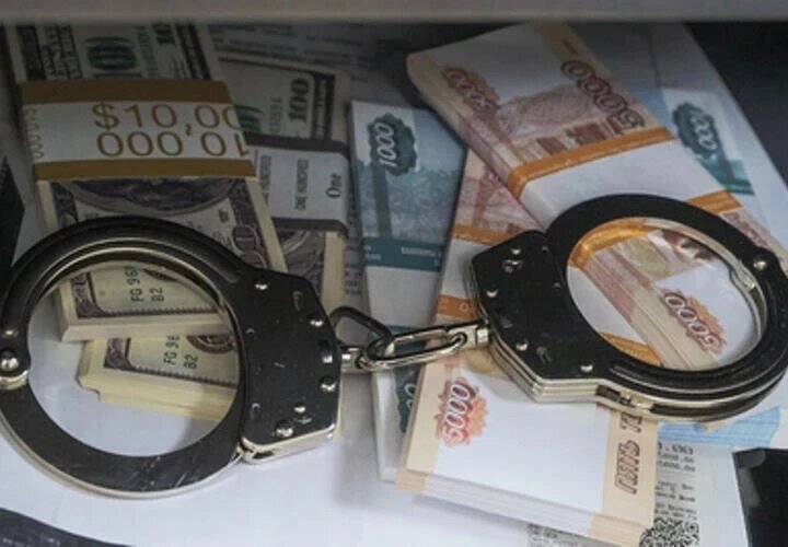 В Сочи бывшие полицейские получили до 12 лет колонии за взятку и фальсификацию доказательств