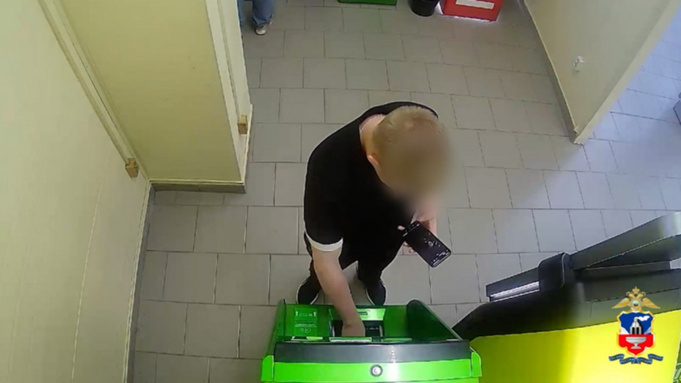 В Барнауле поймали парня, обналичившего 15 млн рублей с чужих банковских карт