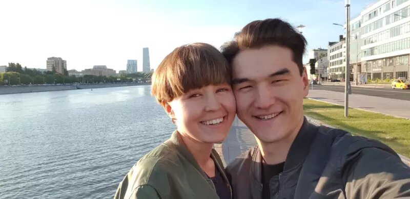 Жена Нурлана Сабурова веселится с подругами в Москве, а муж депортирован из России на 50 лет