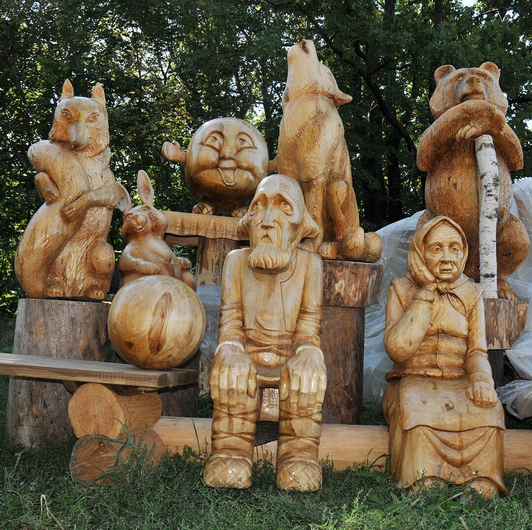 Памятник колобок