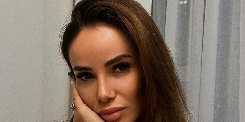 Дом-2. Новости / Айза Анохина шокировала прыщавым лицом