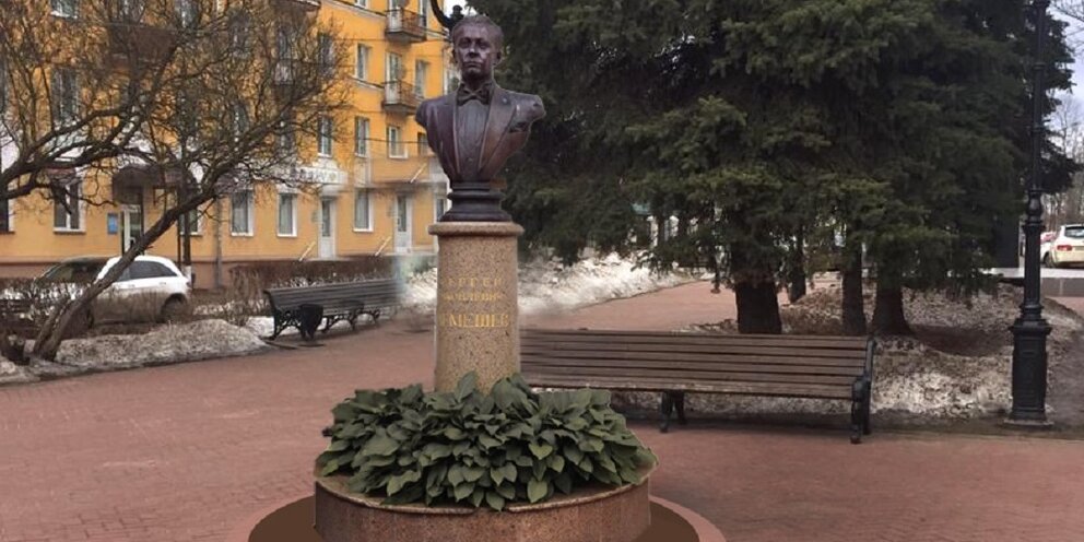 Тверь лемешева 10. Памятник Лемешеву в Твери. Бюст Лемешева в Твери. Памятник на улице Трехсвятской Тверь. Тверь с я Лемешева Тверь