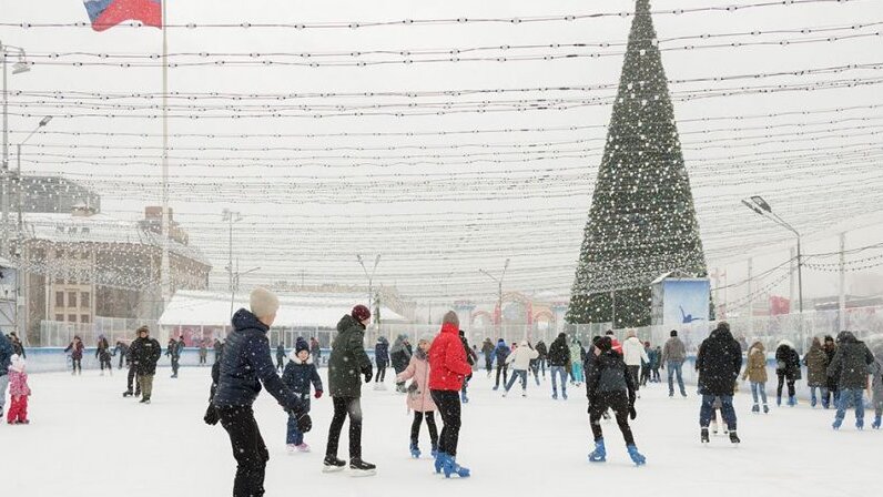 На главной площади Тулы открылся Губернский каток