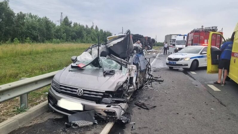 Авария с врачом королем дмитрием фото аварии В Саратове погиб водитель и пострадала пассажирка в ДТП с фурой: Новости