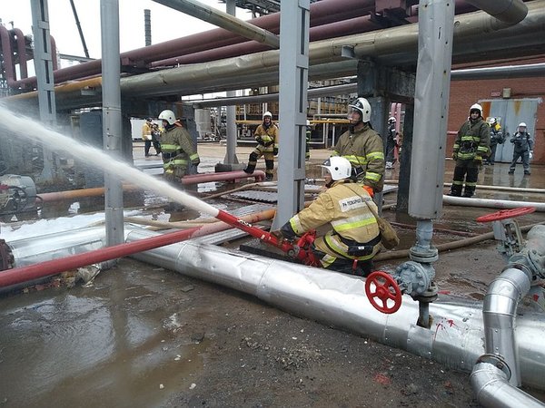 Завод масел и присадок. Завод масел и присадок Новокуйбышевск. Новокуйбышевский нефтеперерабатывающий завод. Новокуйбышевский НПЗ пожар. НПЗ Новокуйбышевск пожар Новокуйбышевский.