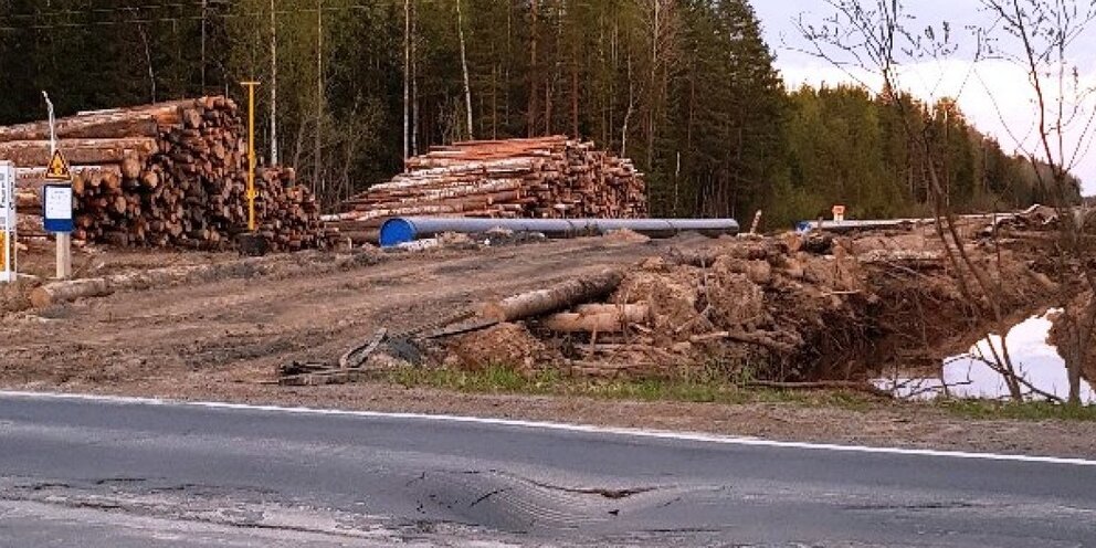 Под петрозаводском. Авария на дороге Лососинное. Дорога в сторону Лососинного. Дорога на Лососинное Петрозаводск вид сверху. Антрацитный под Петрозаводском.