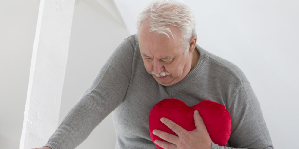 Симптомы инфаркта у пожилых. Сердце пожилого. Сердце в пожилом возрасте. Сердце у пожилых людей. Сердце старика.
