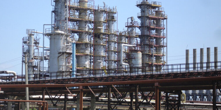 Новороссийский нпз. Афипский нефтеперерабатывающий завод Краснодарский край. Новороссийск нефтеперерабатывающий завод. Афипский НПЗ Краснодар. НПЗ Ильский Краснодарский край.