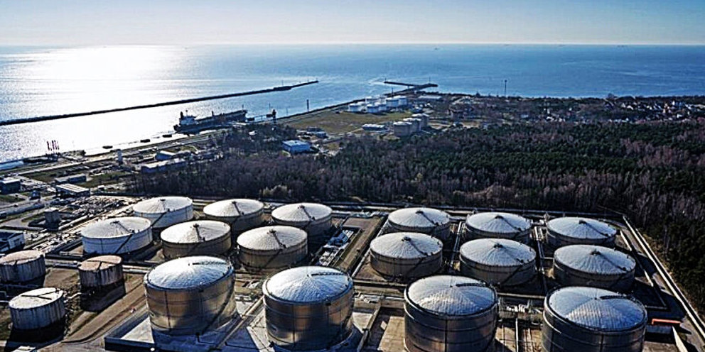 Оператор спг. Новатэк энерго. Оператор спг. Ямал спг сабетта. Регазификационный терминал спг.