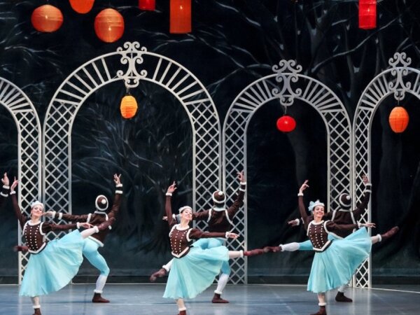 театр оперы и балета пермь зима. театр оперы и балета пермь зима. георгий еналдиев пермский балет. балетмейстер придумывает. балет зимние грезы в пермском театре.