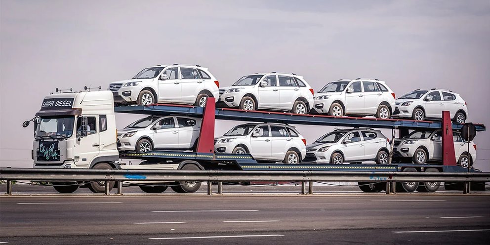 Экспорт китайских авто. Тойота 300 автовоз. Автовоз Toyota Camry. Автовоз американский 195 т. Автовоз перевозка автомобилей загрузка.
