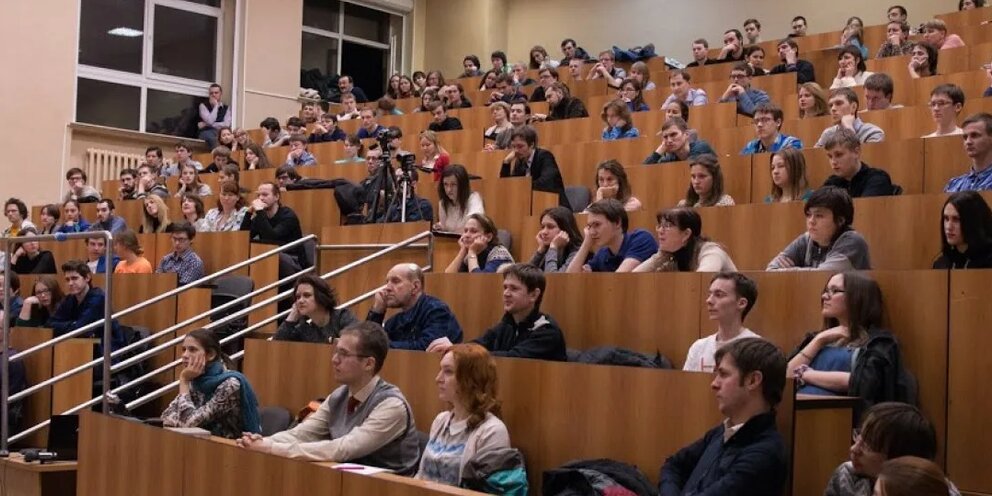 лекционный зал мгу исторический факультет. университет мгу студенты. лекция в вузе. фдп и спо мгу им. омский медицинский университет 2021.