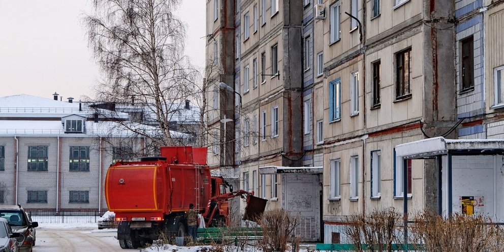 Мусоровоз в Бийске. Центр спецобслуживания это. Коллапс мусоровозов в России.