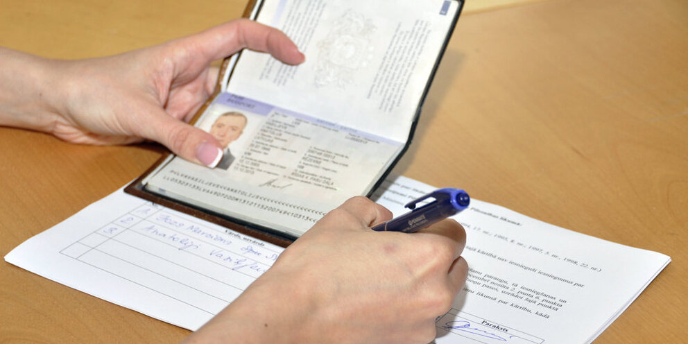 Получение латвии. Вид на жительство. Внж латвии. Внж для латвийца. Вид на жительство.