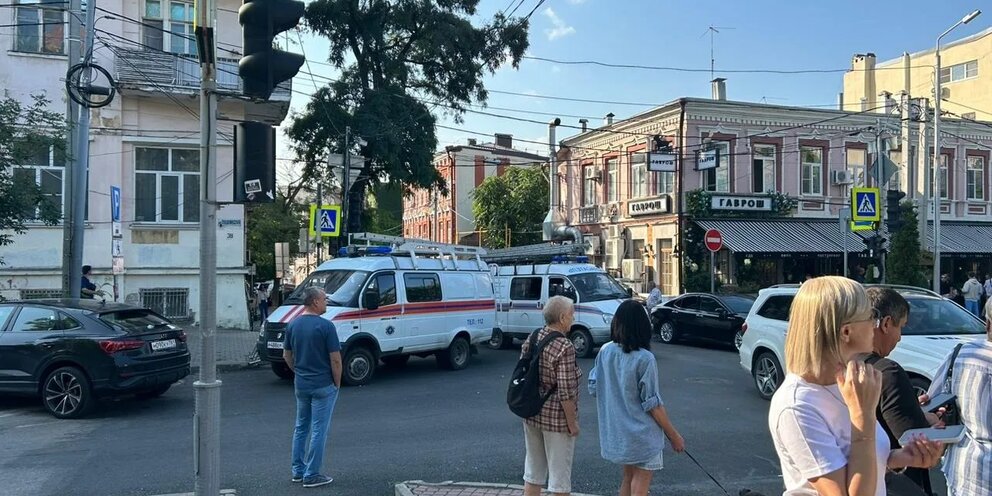 Официальные новости ростова на дону. Шеболдаева ростов на дону. Возложение цветов к стелле. Ростов на дону стройки. Торжественный прием международный.