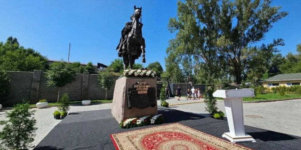 Памятники Александра Невского в Петрозаводске