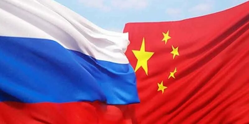 Путин и Си Цзиньпин отведали блинов с водкой на зависть США: Лидер Китая впервые