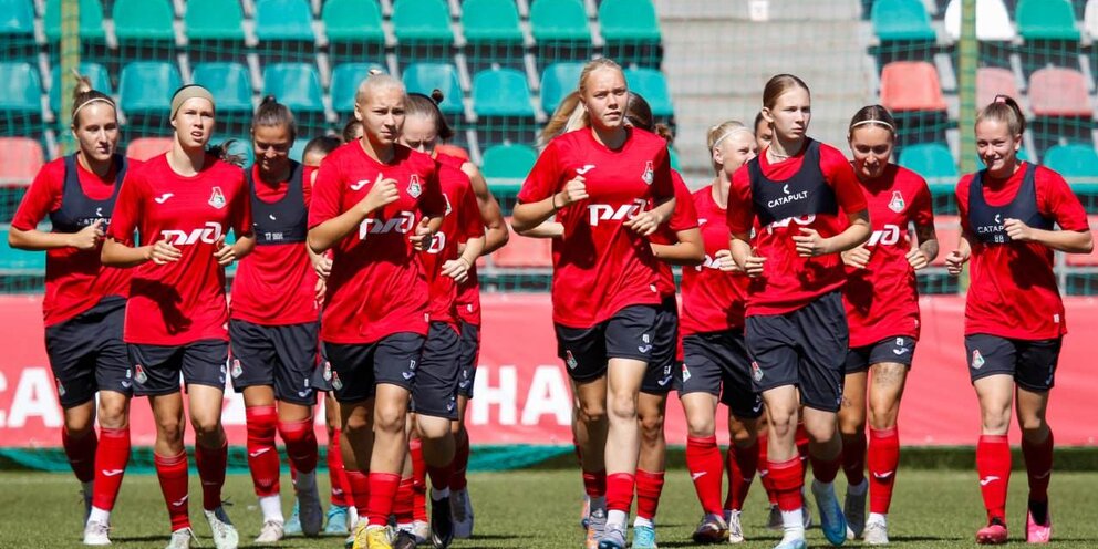 Женский футбол. Женский фк локомотив. Жфк локомотив зенит. Жфк локомотив жфк. Женский фк локомотив.