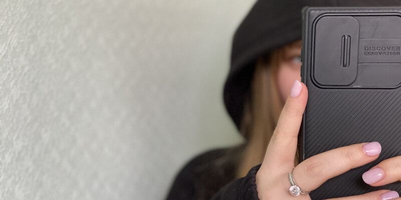 обманули на аккаунт. злоумышленники в социальных сетях. хакеры в интернете. обманули на аккаунт. картинка взломали.