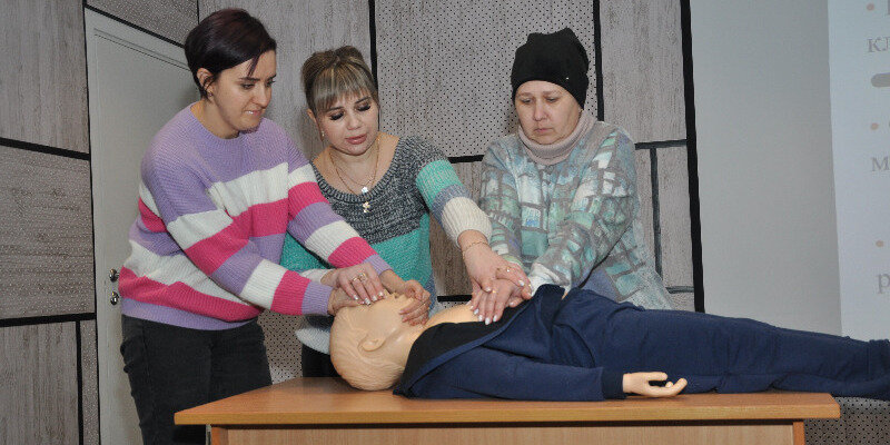 тренинг оказание первой помощи. тренинг по оказанию первой помощи. тренинг по первой помощи. первая помощь. инструктор первой помощи фото.