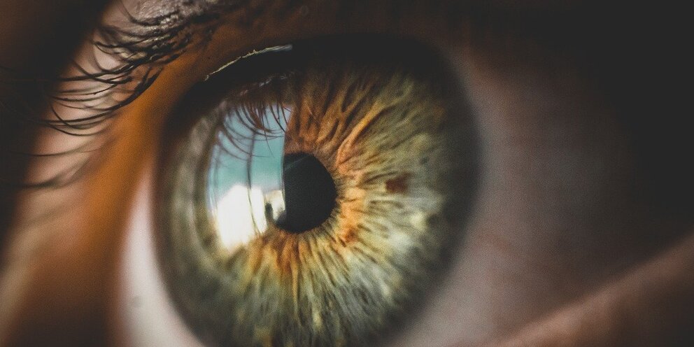Зрение глаза туман. Фон для презентации глаз и зрение. Vision для глаз. Мифы о цвете глаз и зрение. Видение одним глазом.