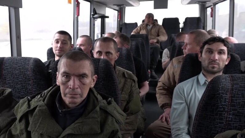 военнопленные 2022. пленные русские солдаты 2022. военнопленные 2022. пленные солдаты всу азов. пленные росгвардии на украине.