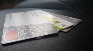 дебетовая карта tinkoff drive. карта автолюбитель. карта сбербанка. карта автолюбитель. номер автомобиля на карте тинькофф.