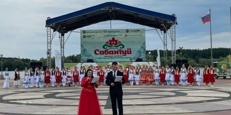 Сабантуй в пензе 2022 спутник. Ермекеево сабантуй. Сабантуй в пензе. Средняя елюзань сабантуй 2017. Сабантуй татарстан.