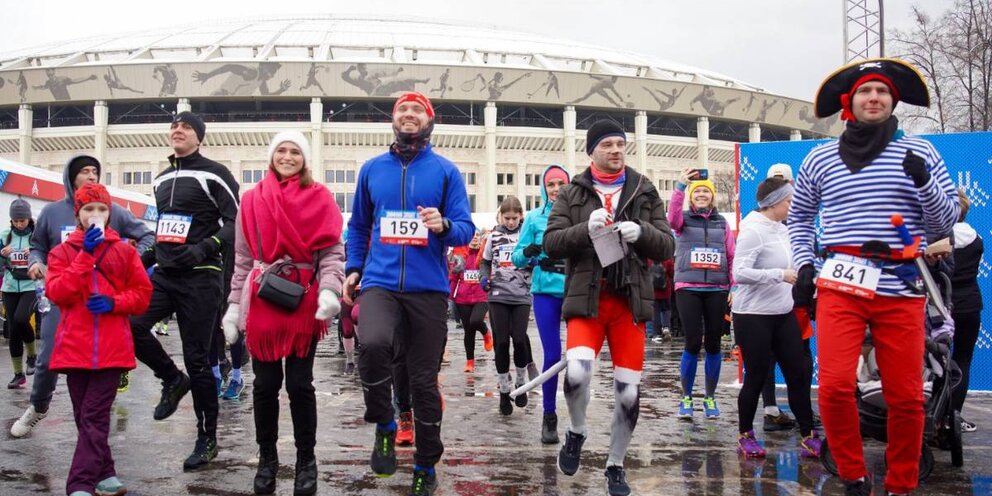 новый арбат 2022. парк сокольники на нг. парк сокольники москва зимой. елка в москве.