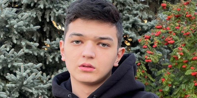 Акмал фото певец. Akmal певец из за тебя. Акмал холходжаев биография. Акмаль ютуб. Блоггер акмаль.