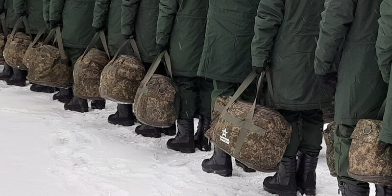 Ежемесячное пособие на ребенка. Ежемесячная социальная выплата. Пособие на золотую свадьбу. Число браков и разводов в россии таблица. Пособие на 50 лет совместной жизни.